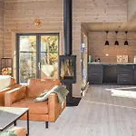 בית נופש Beautiful In With Sauna Drangedal